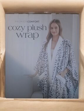 Premier Comfort Cozy Plush Wrap - White & Gray Leopard Print NEW